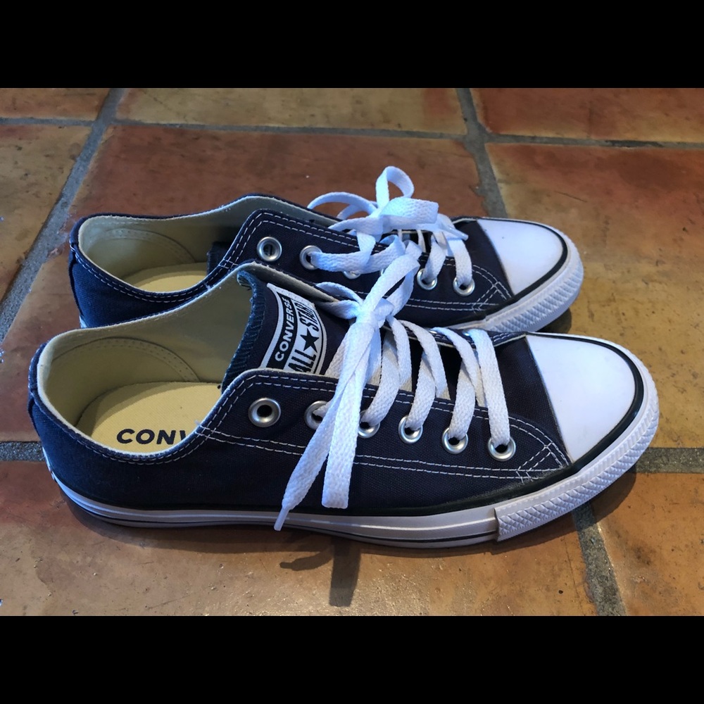 Navy blue converse